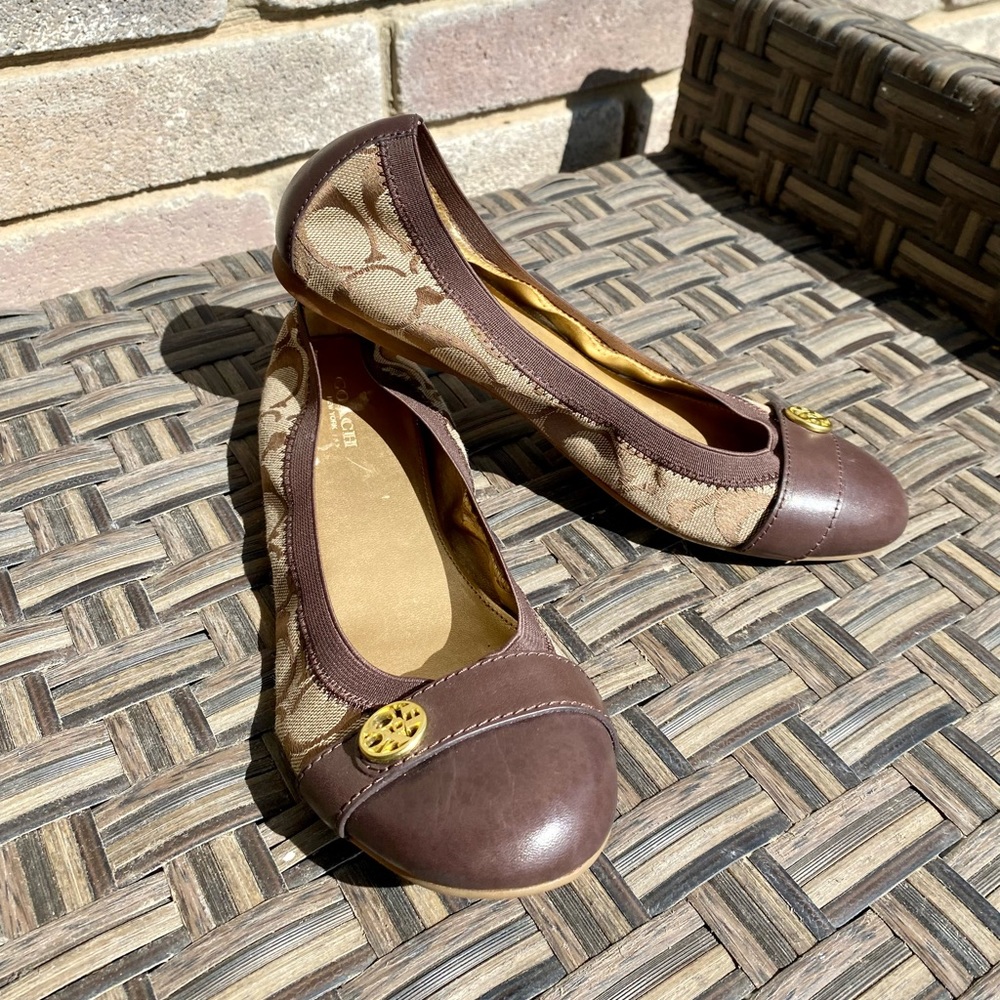 Coach flats with decal